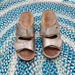 Finn Comfort Low Platform Gold Strap Sandals‎
